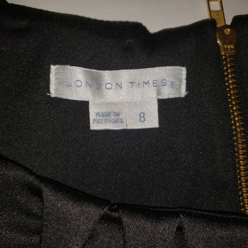 Women's London Times Dress - Picture 5 of 5